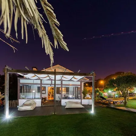 بيت شباب Gaia Surf House