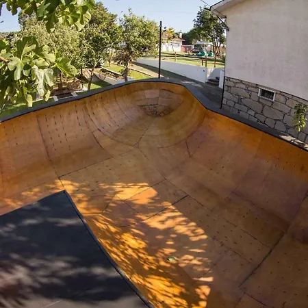 Gaia Surf House Hostal
